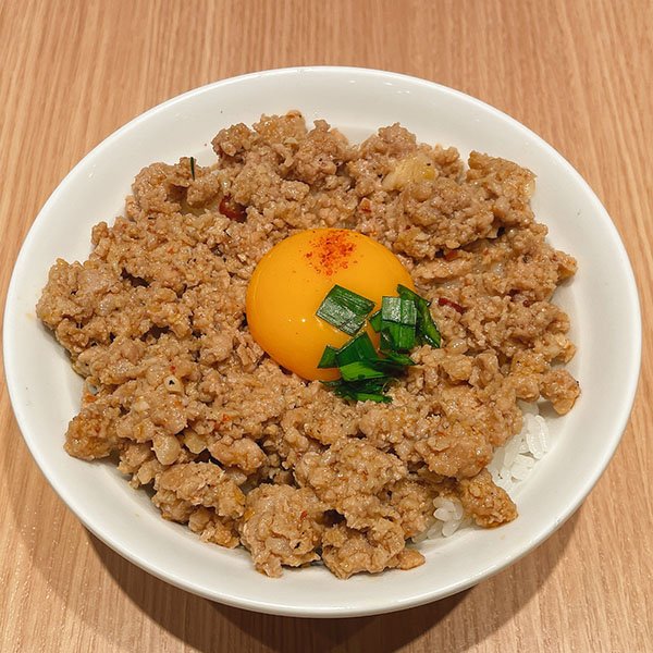 SME(スパイシーミートエッグ)丼