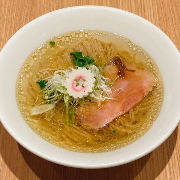 地鶏と昆布締チャーシューの塩ラーメン