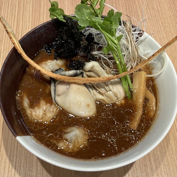 牡蠣の赤出汁わんたん麺