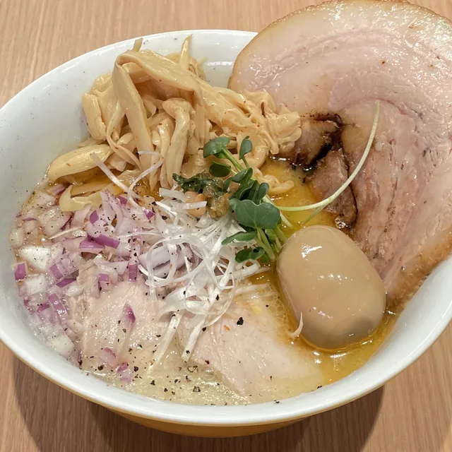 特製新潟地鶏と南蛮エビの鶏白湯