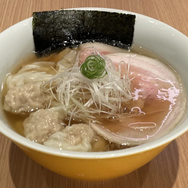 煮干しわんたん麺