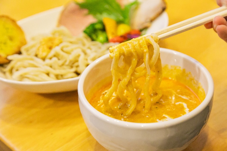 旬野菜の甘さとエビの旨味が弾ける♪ 福島・郡山の「麺屋 信成」が放つ