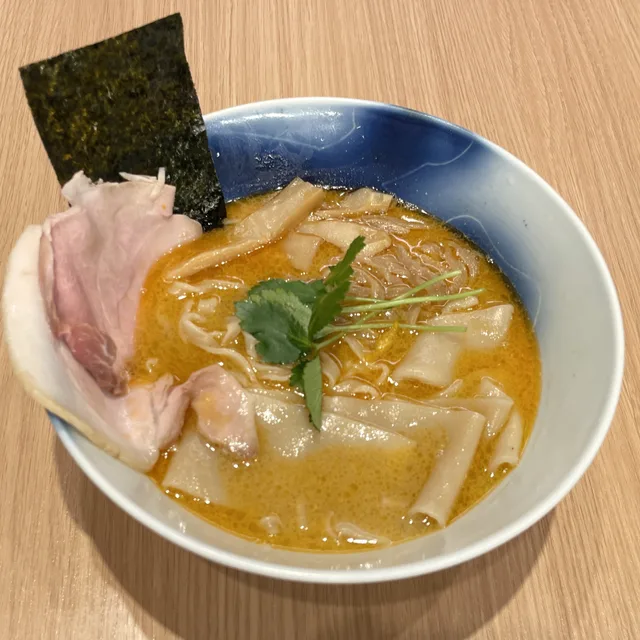 【数量限定】海老・蟹・あん肝・帆立・魚のアラのスペシャルラーメン