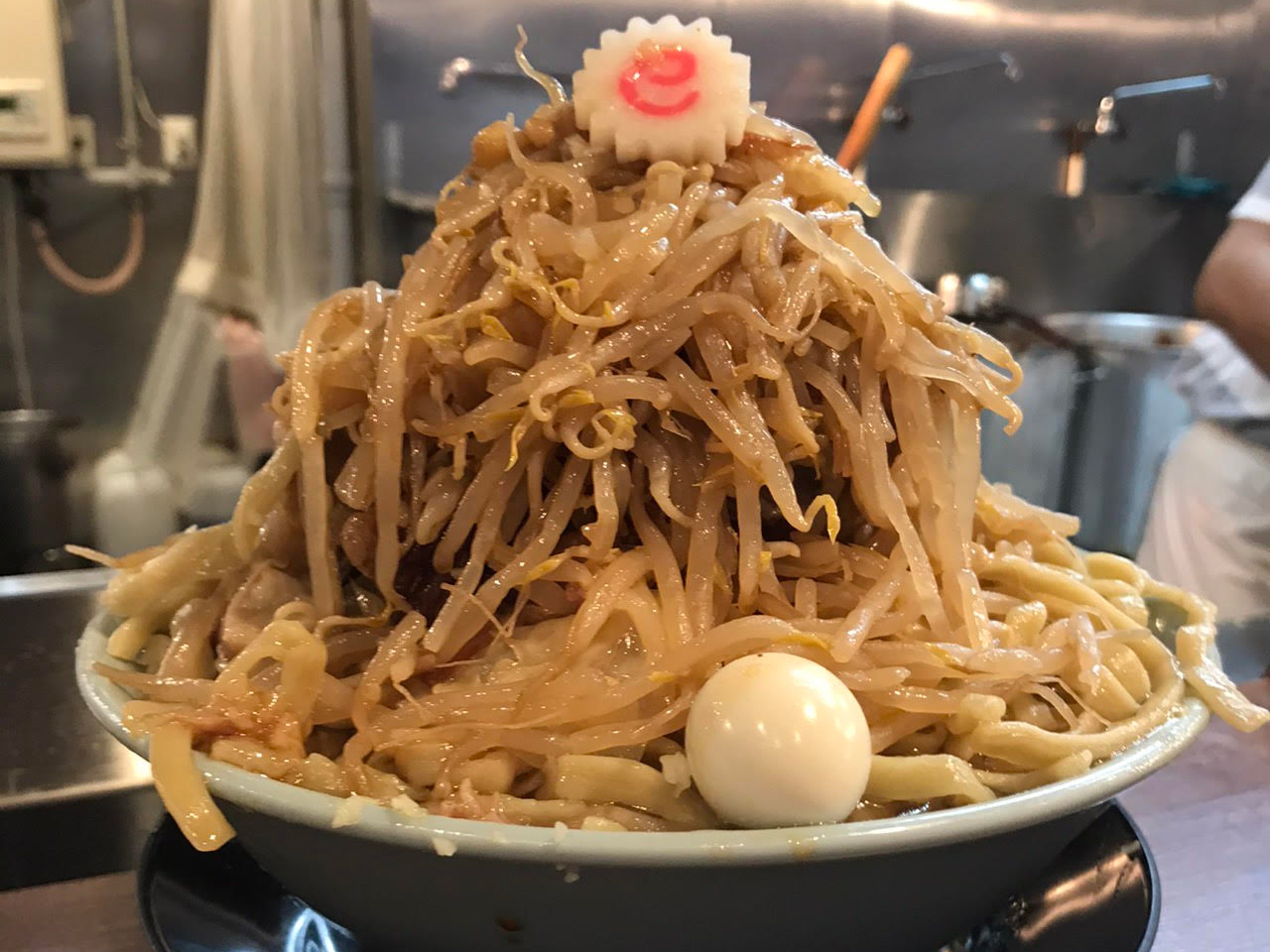 1周年を迎えたガッツリ系の大人気店、11という数字に込められた熱い