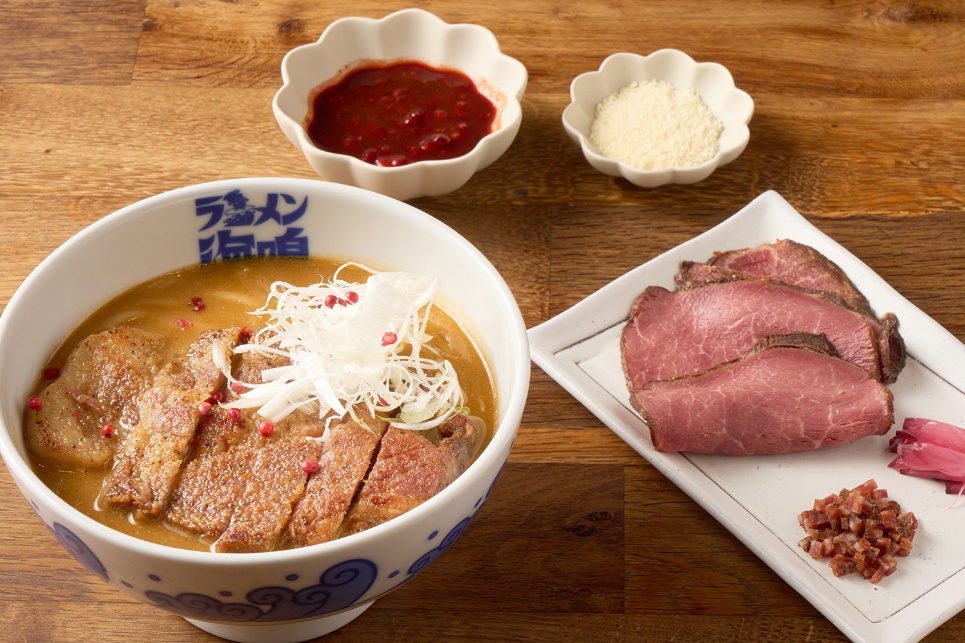 デミグラス豚骨スープをラズベリーソースで味変♪ 福岡の人気店「海鳴