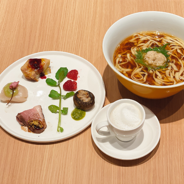 【濃厚鴨だし帆立香る中華そば】鴨と帆立のマリアージュ
