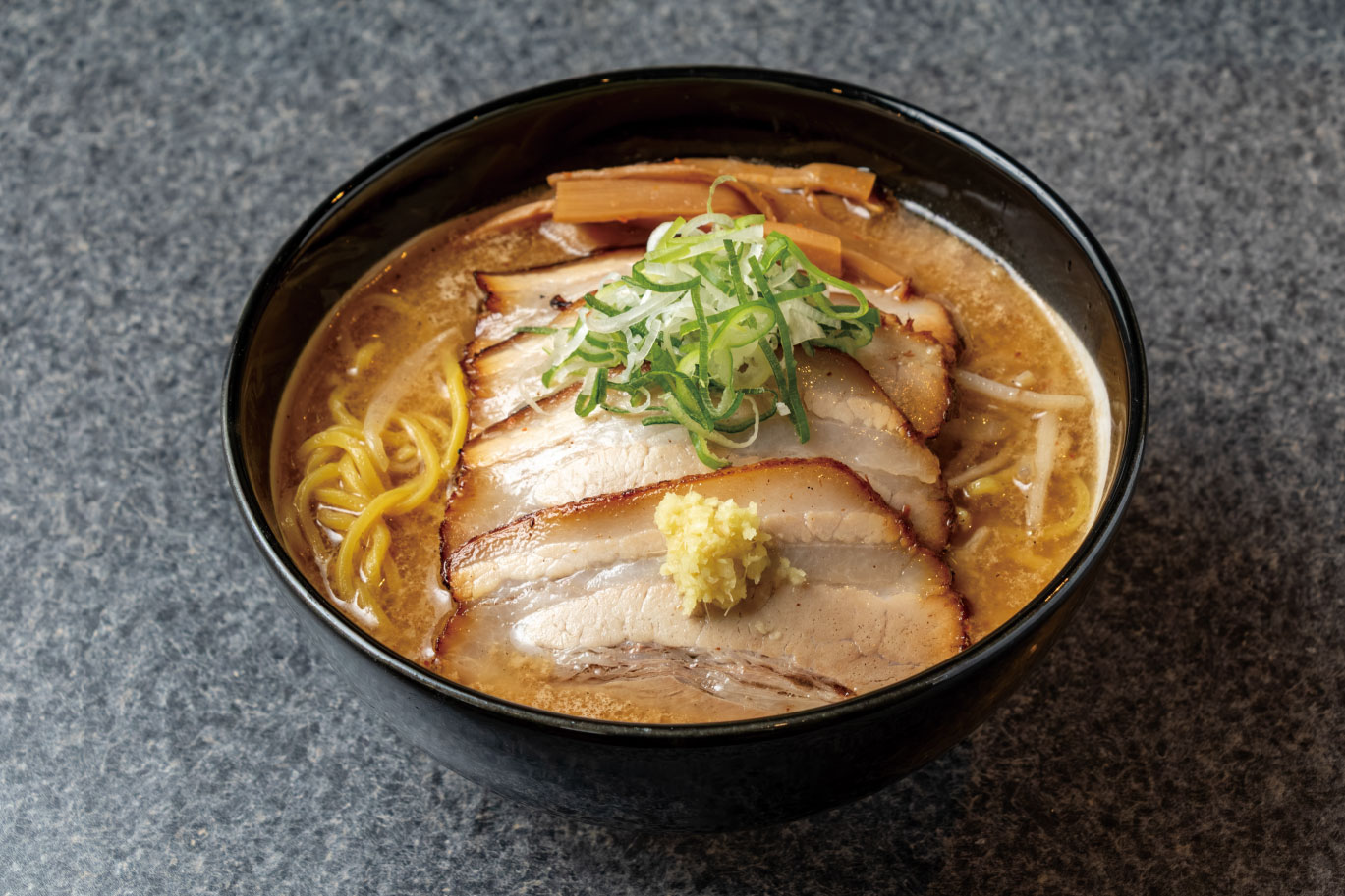 濃厚背脂白味噌 チャーシューメン 1300円 Japanese-Noodles-Pavilion-ronro_0008.jpg
