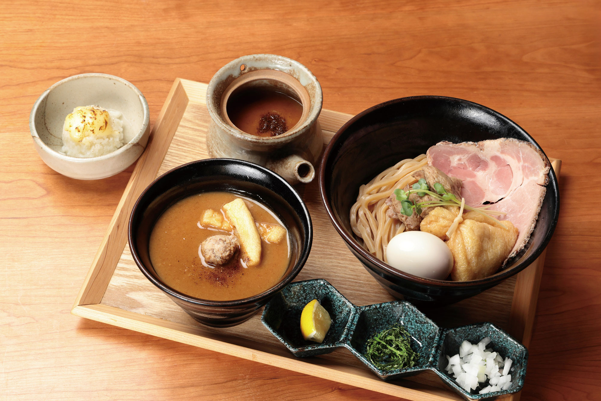 特製 濃厚魚介豚骨つけ麺 1580円 kaworu_main.jpg