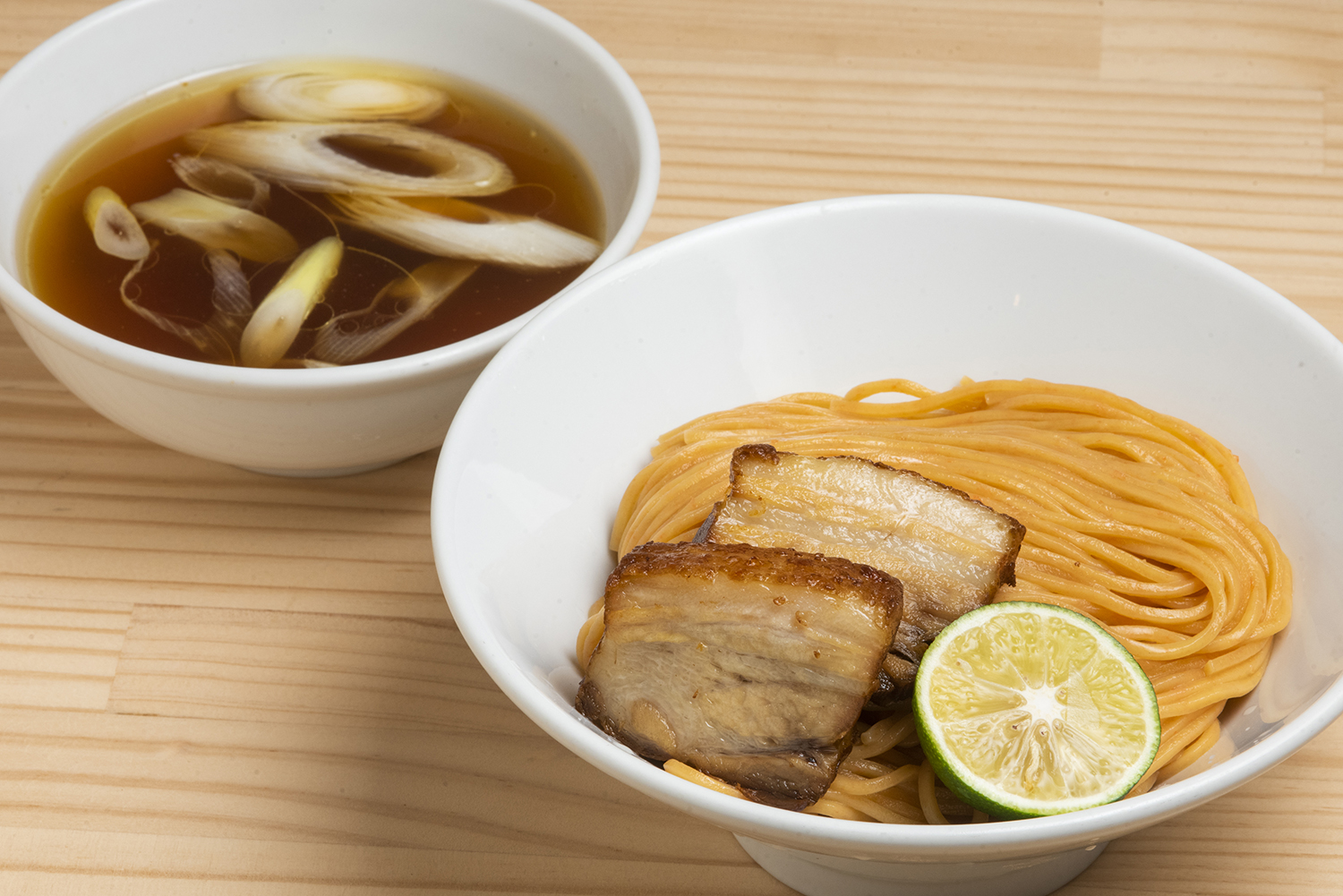 製麺所と作り上げたニンジン麺で新座愛を表現！ ニンジンがフワッと