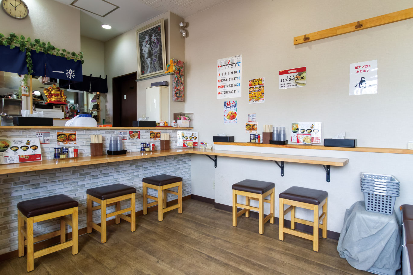 ラーメン-楽一_内観.jpg