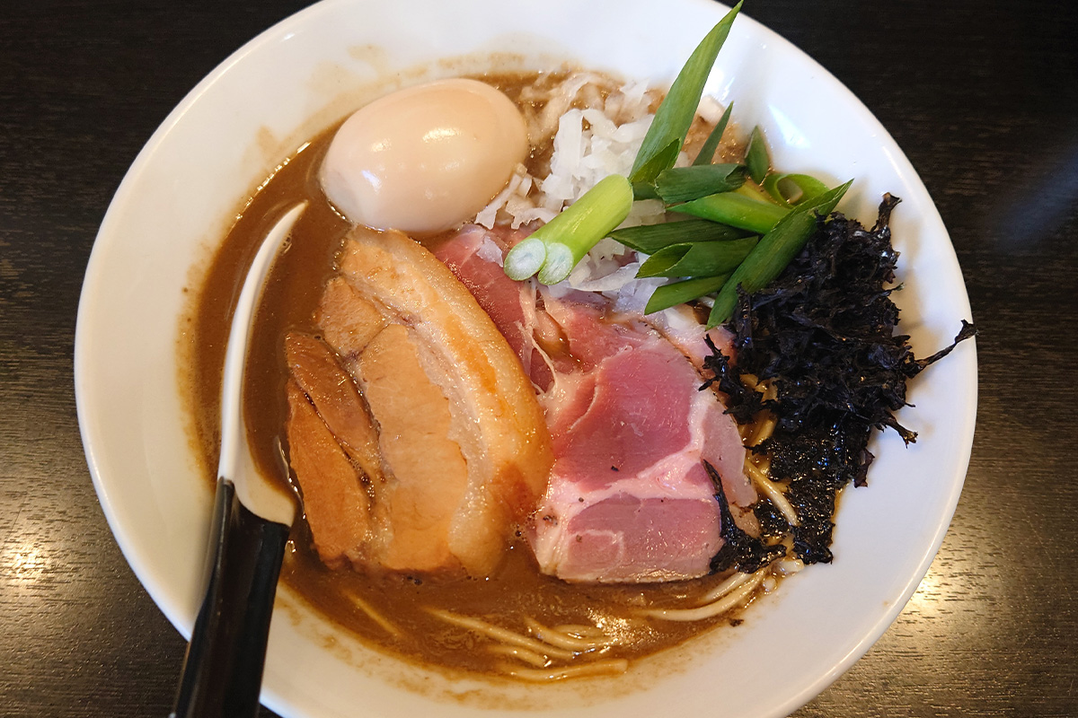 2つの名店の技を受け継ぎ、腕を振るった絶品“煮干し”ラーメン！ あの