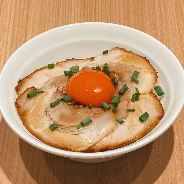 炭火炙り巻きバラチャーシューのTKG