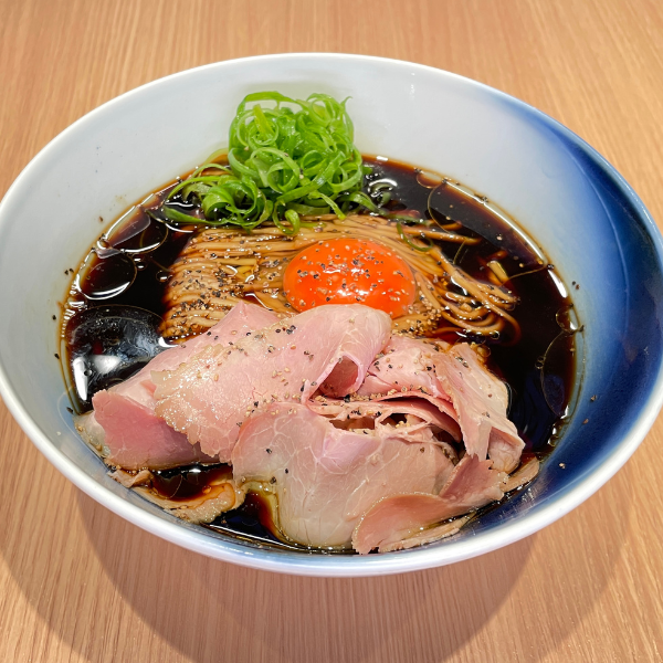 【5/16(木)16時~数量限定】ブラック肉玉醤油らぁめん