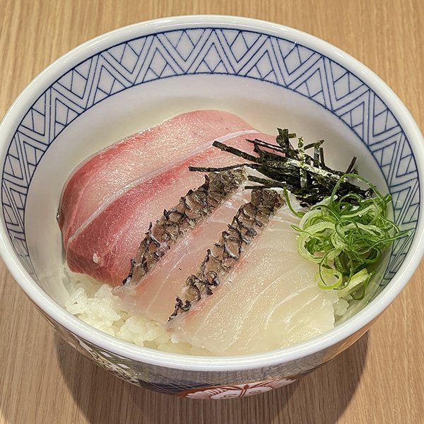 日替わり海鮮丼(寒鰤と真鯛)