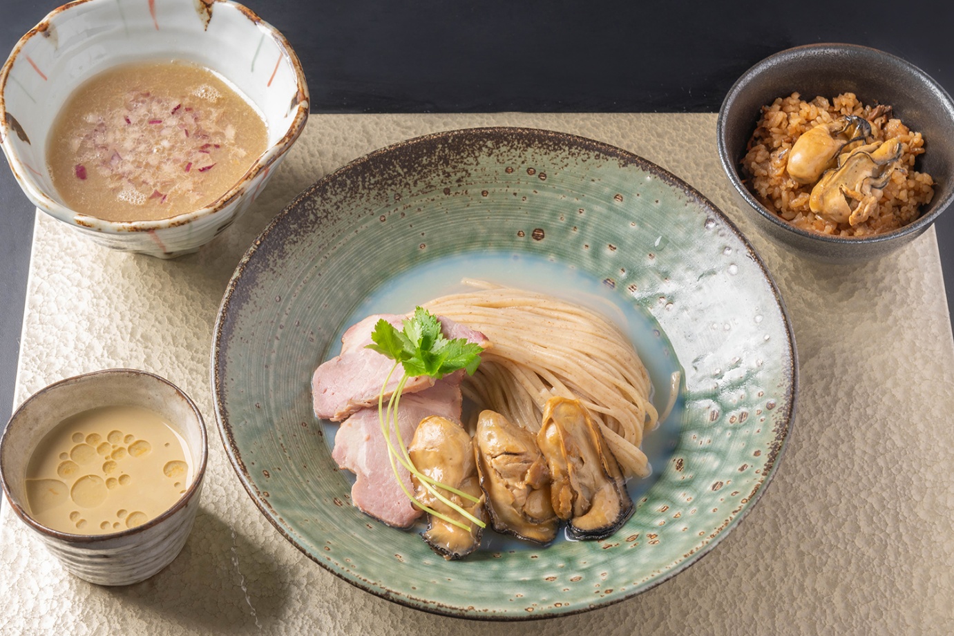 カキの濃厚な旨味たっぷり♪静岡の人気店「麺屋さすけ本店」から2種の